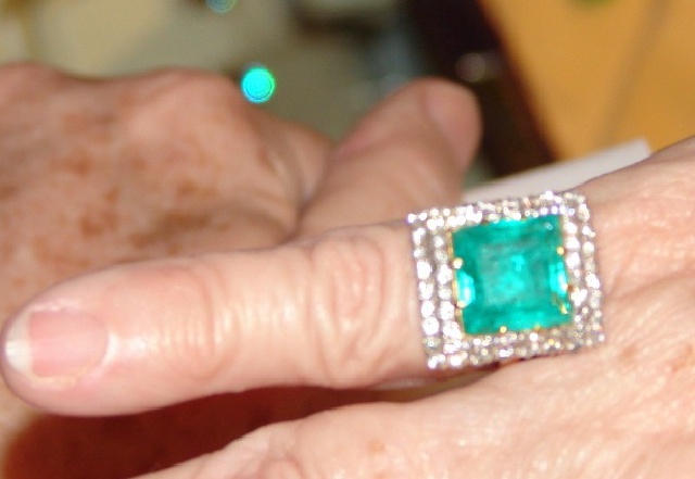 2008/03(March)/AroundTheWorld/Jaj Mahal Post/640x480_Queens Ring .JPG
